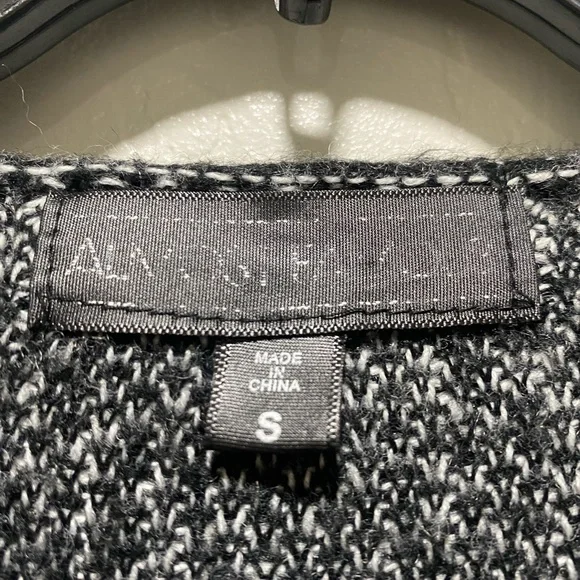 Black,gray and ivory sweater Plaid Fringe Open Front Cardigan back hood size s. - Picture 7 of 7